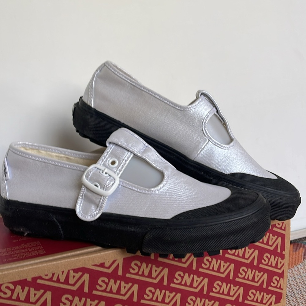 Vans WMNS Style 93
Coated Canvas True White
VN0A3XTJW00
Sneakers - Picture 5 of 16